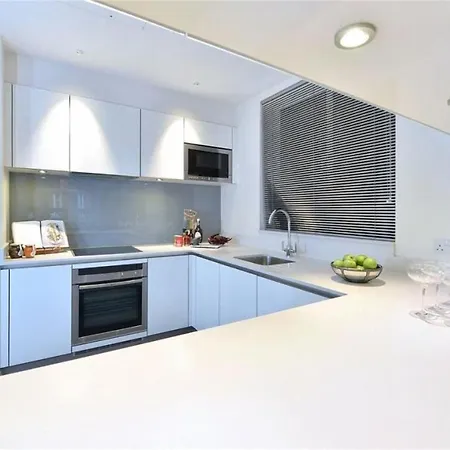 Park Lane Large Luxury Sleeps 6 Apartment *