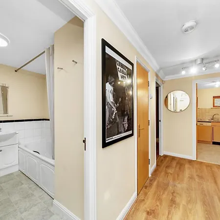 2 Bedroom Riverside Short Term & Flexible Renting Canary Wharf! Apartment London