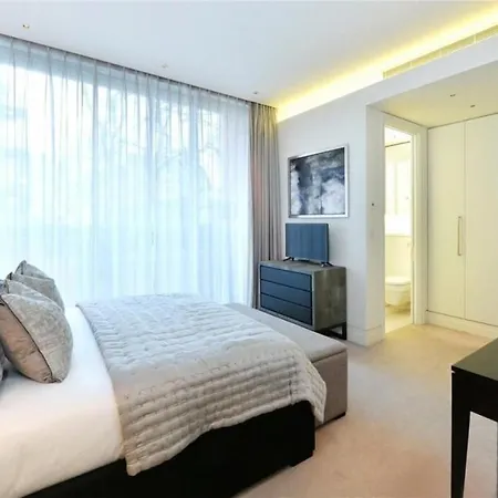 Apartment Park Lane Large Luxury Sleeps 6 London