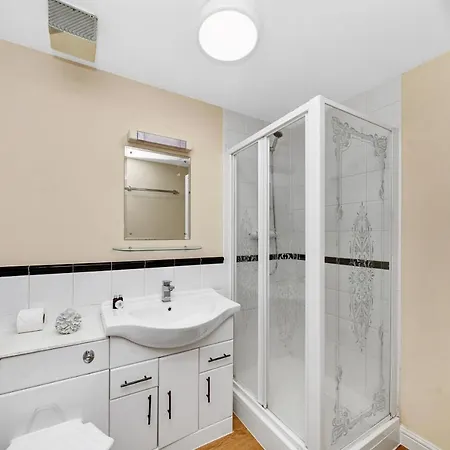 2 Bedroom Riverside Short Term & Flexible Renting Canary Wharf! Apartment *