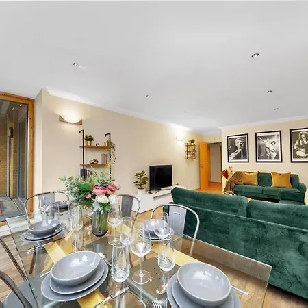 Apartment 2 Bedroom Riverside Short Term & Flexible Renting Canary Wharf!