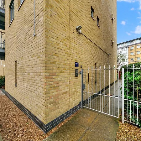Apartment 2 Bedroom Riverside Short Term & Flexible Renting Canary Wharf! *