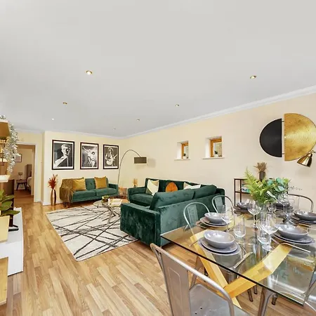2 Bedroom Riverside Short Term & Flexible Renting Canary Wharf!