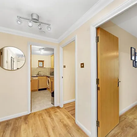 Apartment 2 Bedroom Riverside Short Term & Flexible Renting Canary Wharf!
