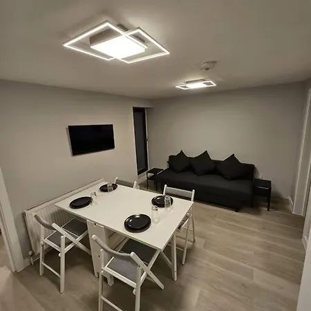 Luxury Flat - With Roof Terrace *