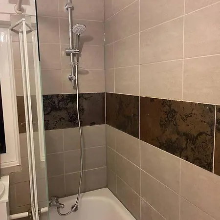 Appartamento 2 Bedroom Flat Camberwell Grove Londra