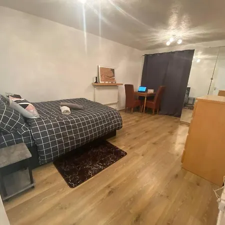 2 Bedroom Flat Camberwell Grove Londra