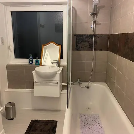 2 Bedroom Flat Camberwell Grove *