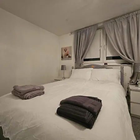 Stunning 1-bed In Apartment *