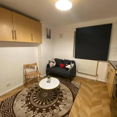 2 Bedroom Flat Camberwell Grove