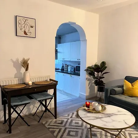 Apartment Artistic Two Bedroom