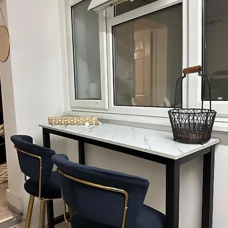 Apartment Artistic Two Bedroom