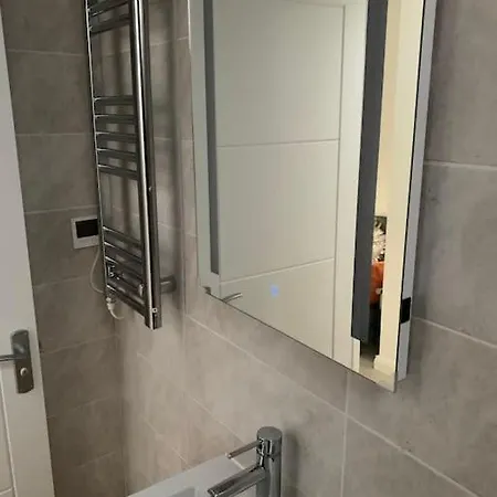 Annex A, A One Bedroom Flat In South London *