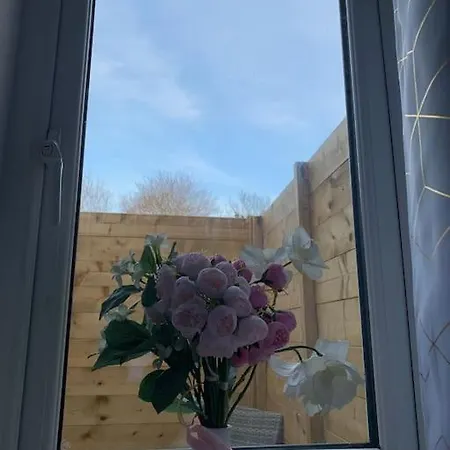 Annex A, A One Bedroom Flat In South London Apartment