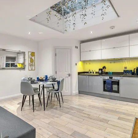 Luxury Oasis Apartment *