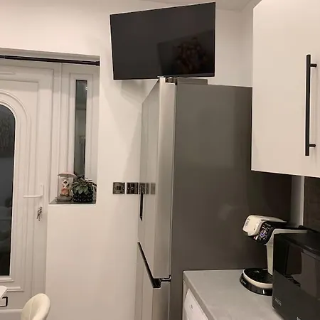 Annex A, A One Bedroom Flat In South London Apartment Carshalton
