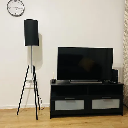 Walk To Lcy Airport Excel Dlr 1br Flat *