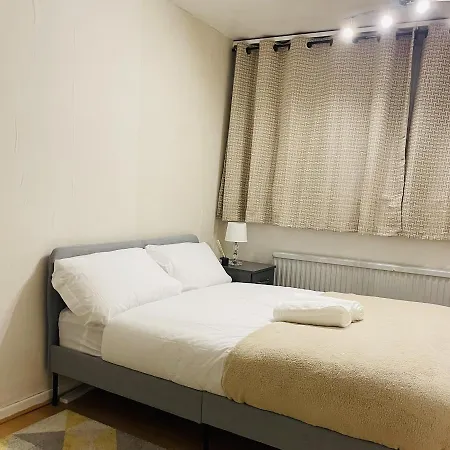 Walk To Lcy Airport Excel Dlr 1br Flat *