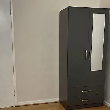 Walk To Lcy Airport Excel Dlr 1br Flat Apartment
