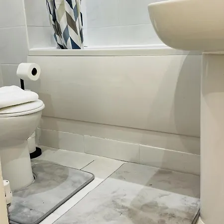Walk To Lcy Airport Excel Dlr 1br Flat Apartment *