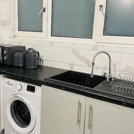 Walk To Lcy Airport Excel Dlr 1br Flat