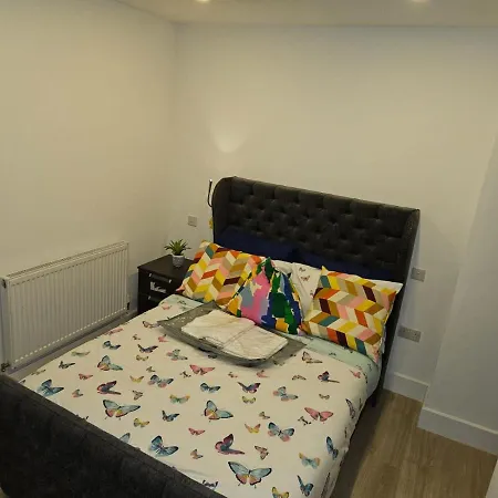 Luxury 1-bed In Apartment