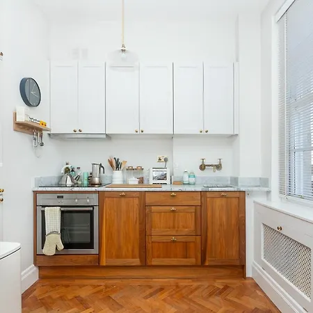 Bright 1br Apt, 1min To Tube & Kensington Gardens Apartment *
