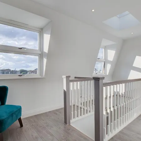 Hybrid Resi - Fulham Near Chelsea And Putney London