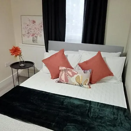 Stylish In London, E14 Apartment