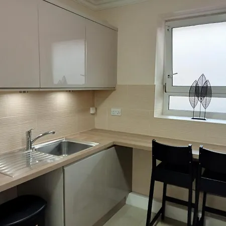 Apartment Stylish In London, E14 *