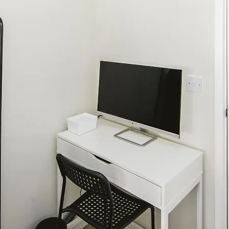 Canary Wharf 2-bed Luxury Haven Apartment *