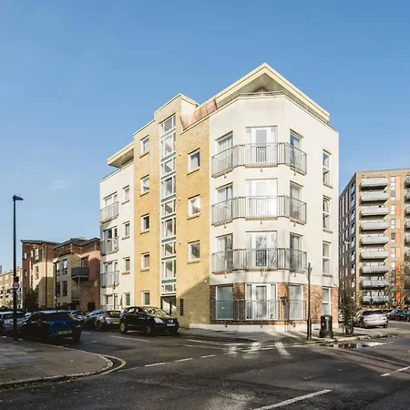 Canary Wharf 2-bed Luxury Haven London
