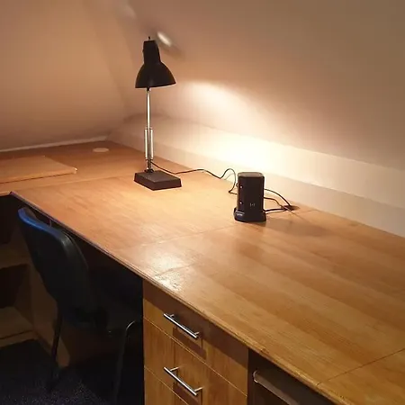 Holiday home Luxury London House Sleeps X 16, Free Parking, Free Wifi, Garden Patio, Close To Tube Line Easy Access To London *