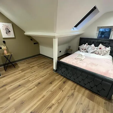 Guest house Burnt Oak Stays *