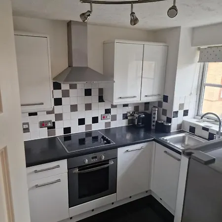 Family 2 Bedrooms Flat Apartment *