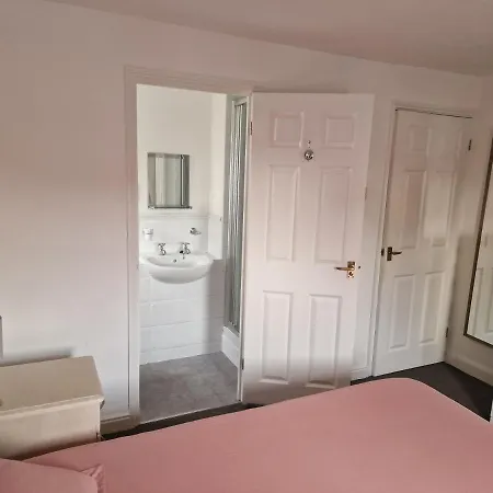 Family 2 Bedrooms Flat * London