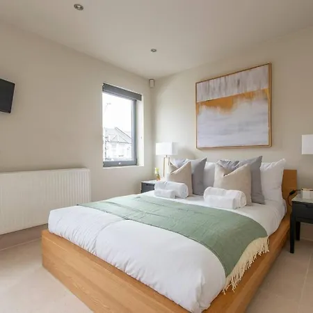 Elegant 1-br Retreat In Centre Apartment *