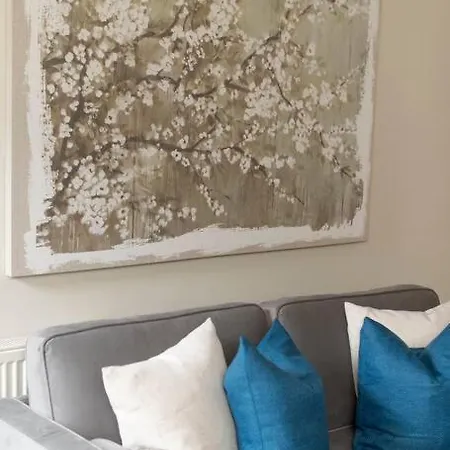 Elegant 1-br Retreat In Centre