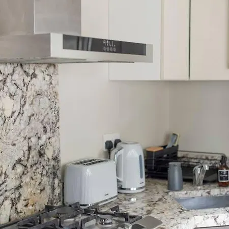 Elegant 1-br Retreat In Centre Apartment Ilford