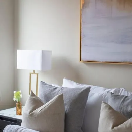 Elegant 1-br Retreat In Centre