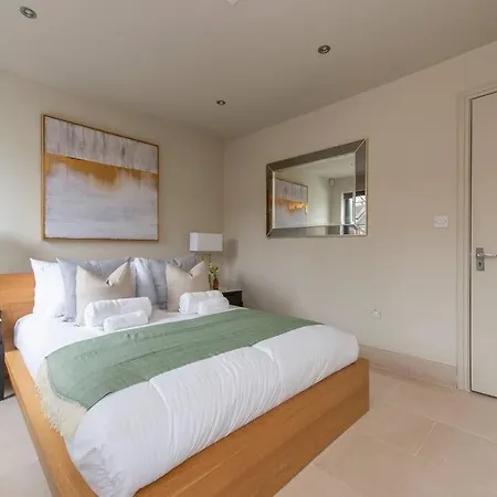 Elegant 1-br Retreat In Centre * Ilford