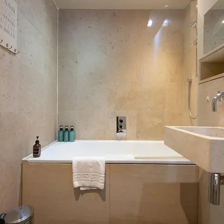 Elegant 1-br Retreat In Centre