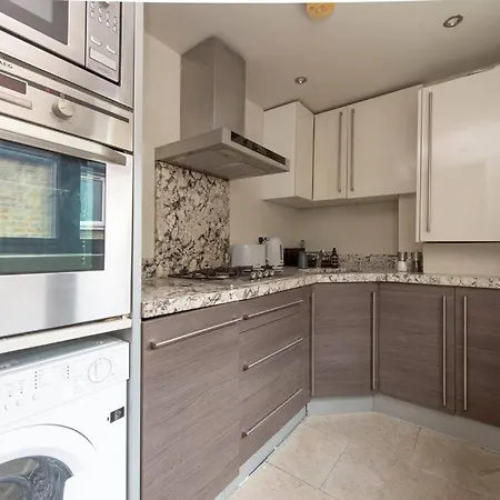 Elegant 1-br Retreat In Centre *