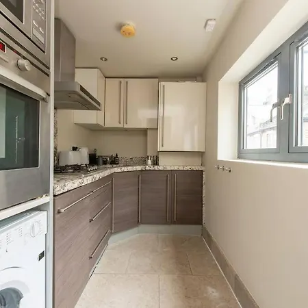 Elegant 1-br Retreat In Centre