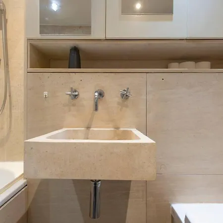 Elegant 1-br Retreat In Centre *