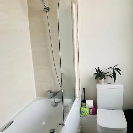 20 Min To London- 2 Bedrooms