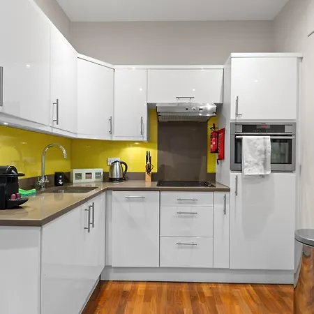 Notting Hill: Stylish 1br With Terrace - Londra