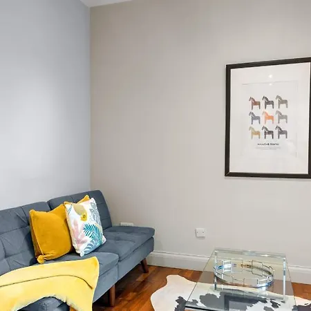 Notting Hill: Stylish 1br With Terrace - Londra