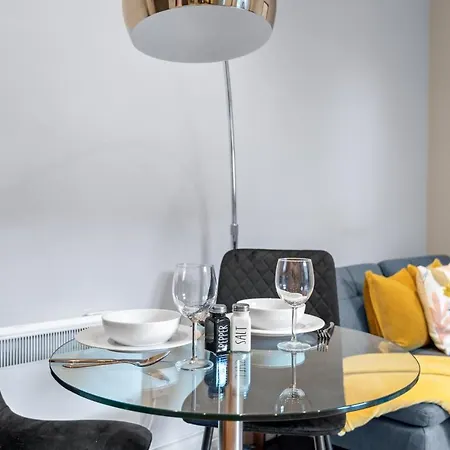 Notting Hill: Stylish 1br With Terrace - Londra