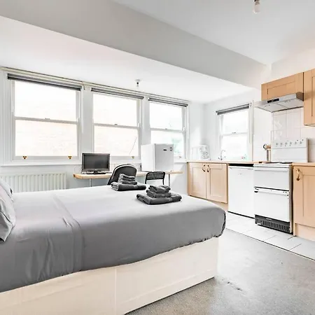 Apartment Finchley Road 13